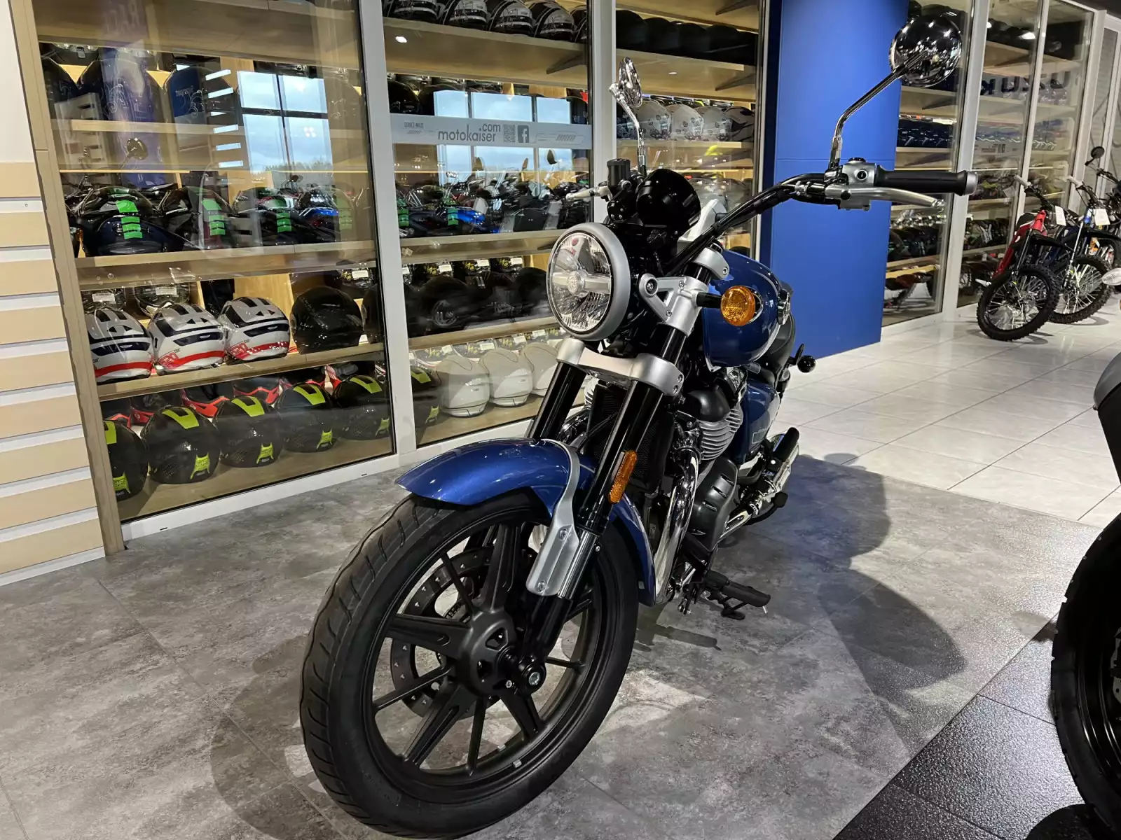 Royal Enfield Super Meteor 650 bleu Astral - Photo 1