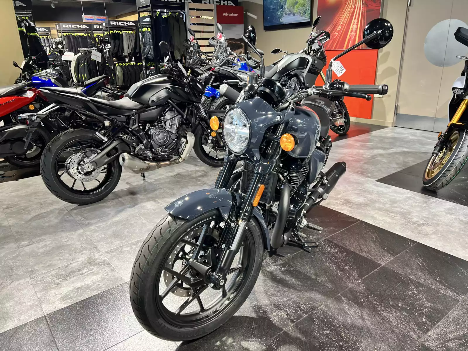 Royal Enfield Shotgun 650 sheetmetal grey - Photo 1