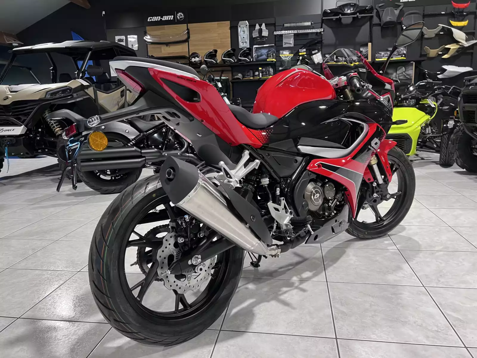 QJ Motor SRK 125 R - Photo 1