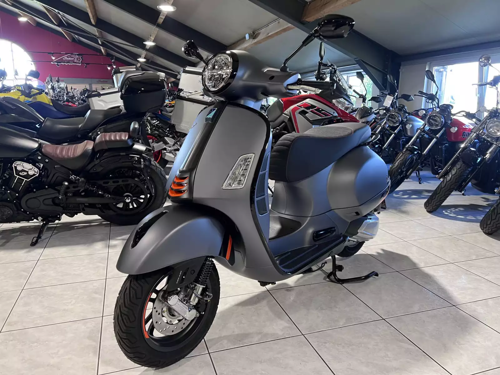 Vespa GTS Super Sport 125 - Photo 1