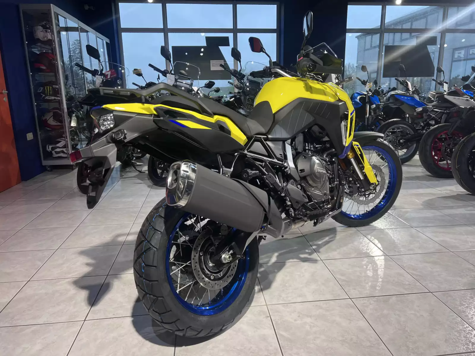 Suzuki V-Strom 800DE DE - Photo 1