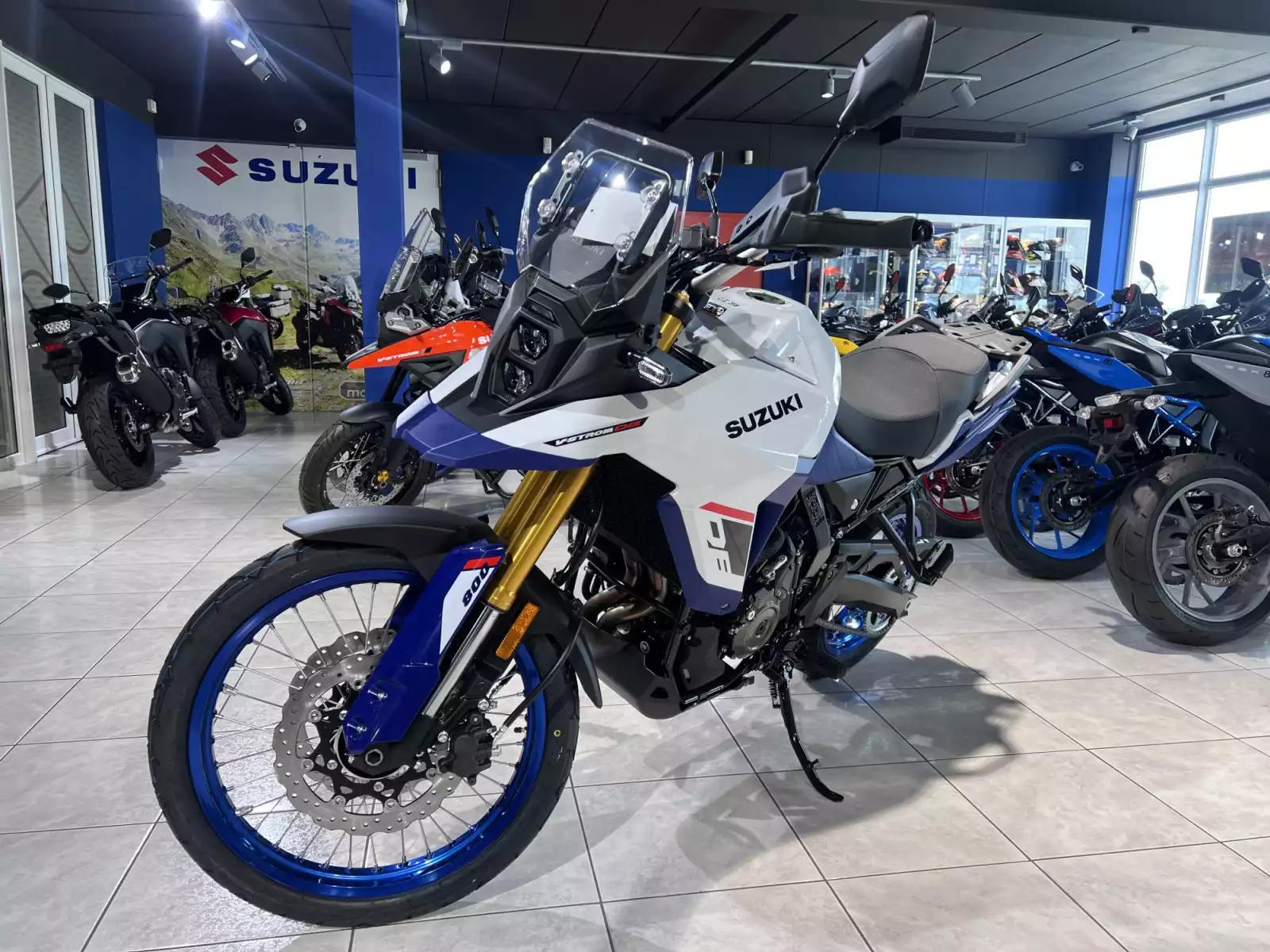 Suzuki V-Strom 800DE DE - Photo 1