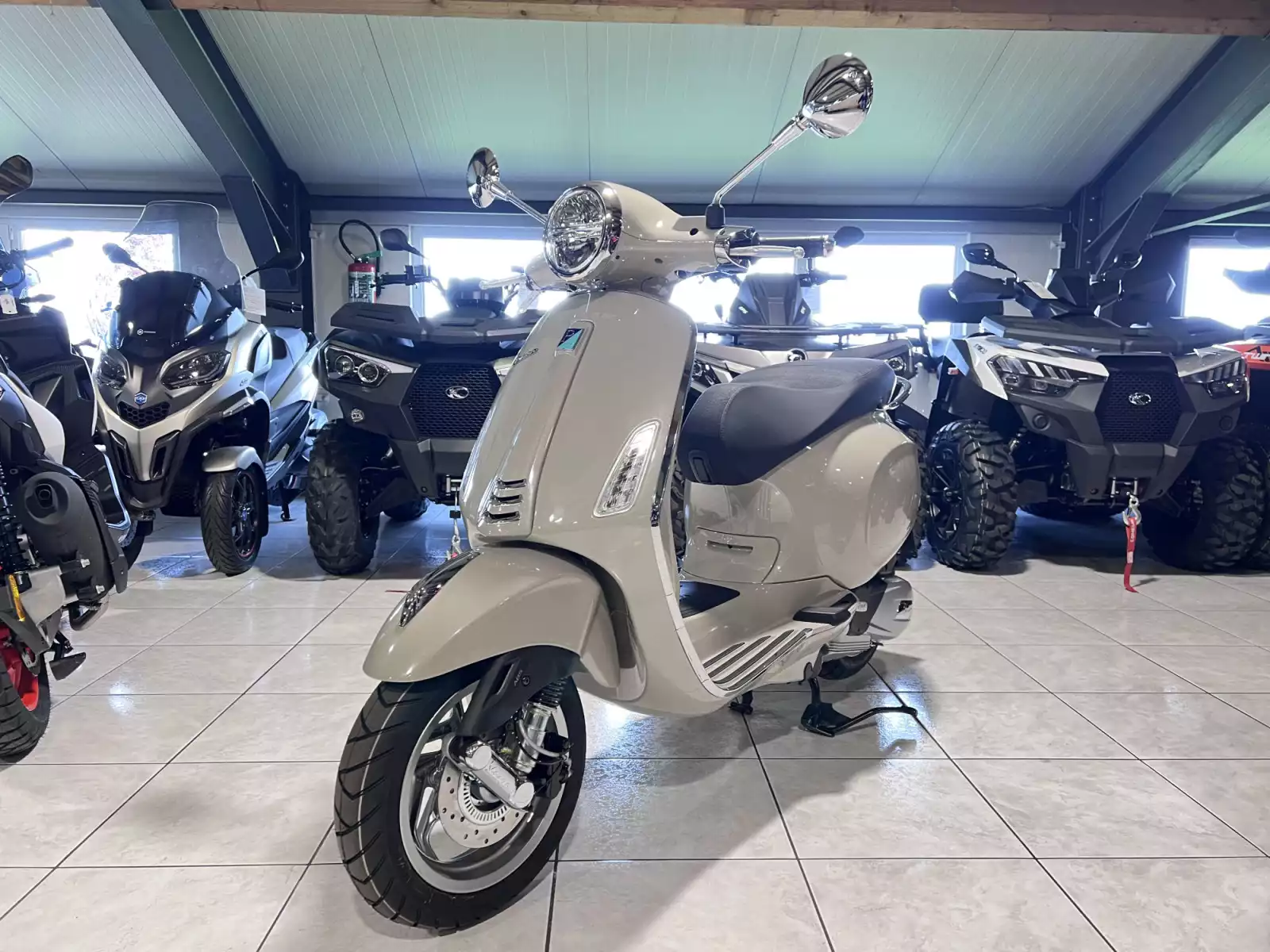 Vespa Primavera 125 - Photo 1