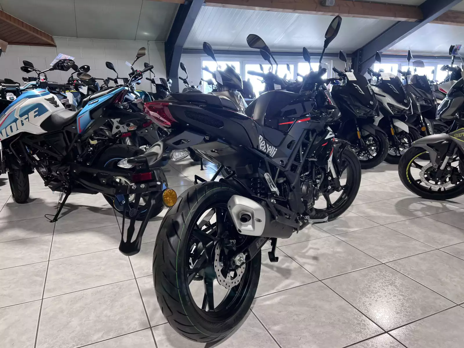 Benelli BN 125 - Photo 1