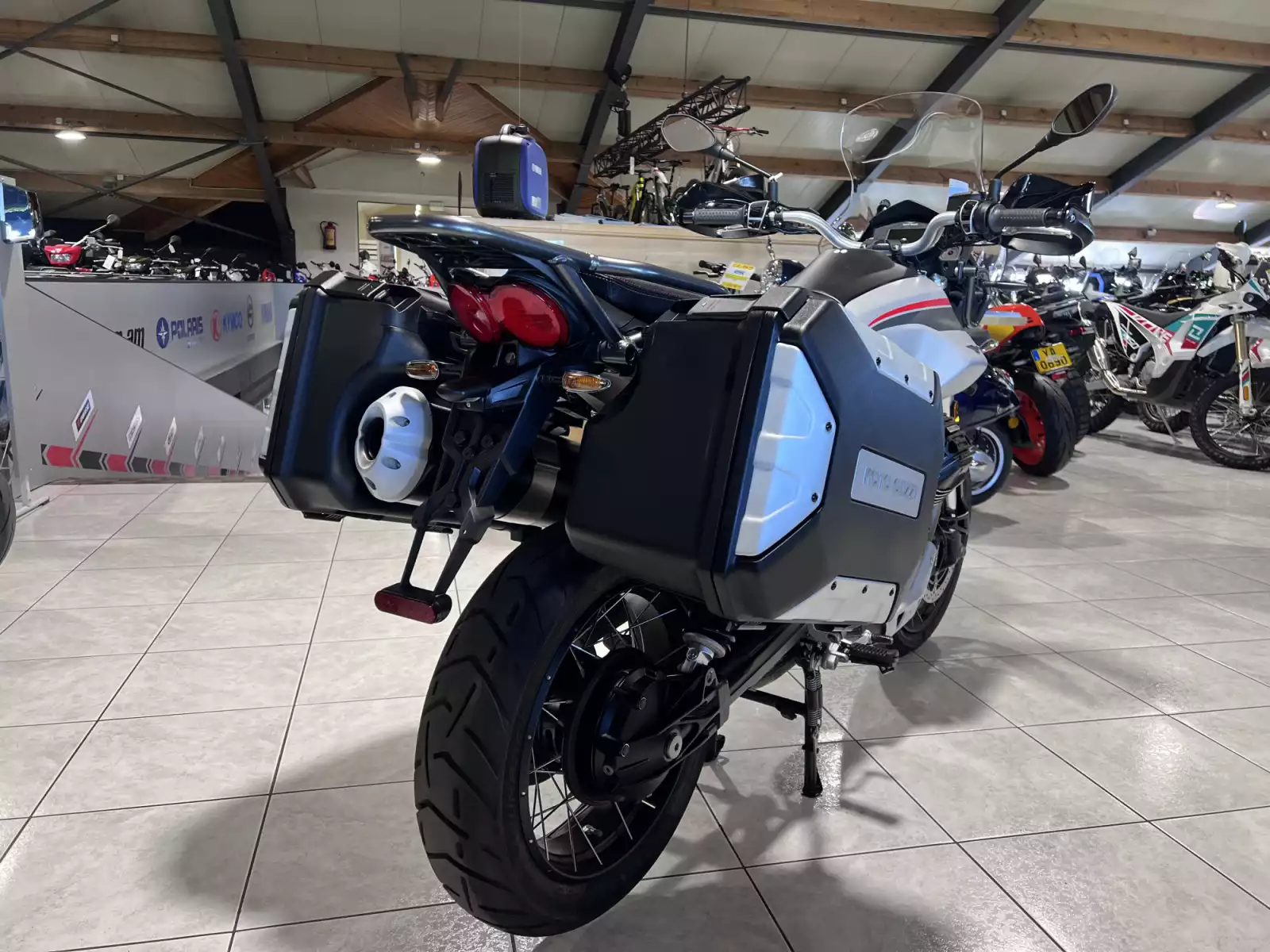 Moto Guzzi V 85 TT TRAVEL 35 KW - Photo 1