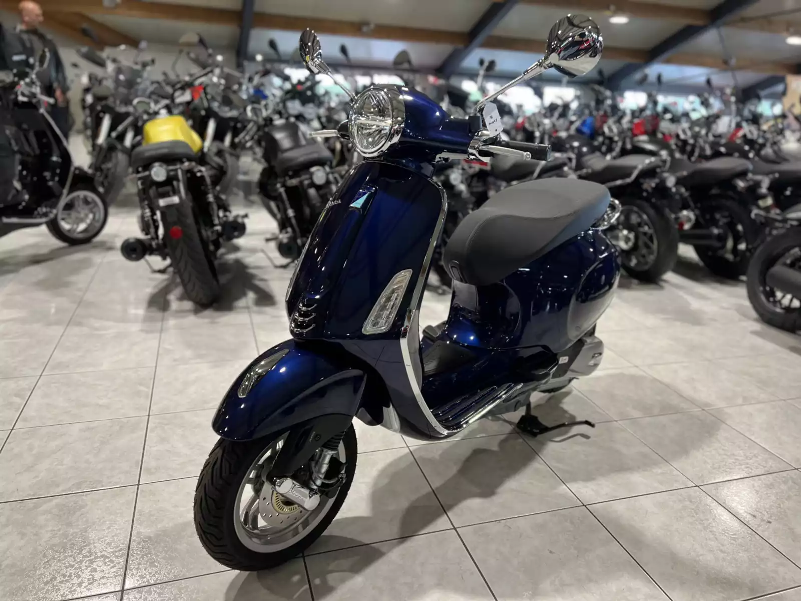 Vespa Primavera 125 - Photo 1