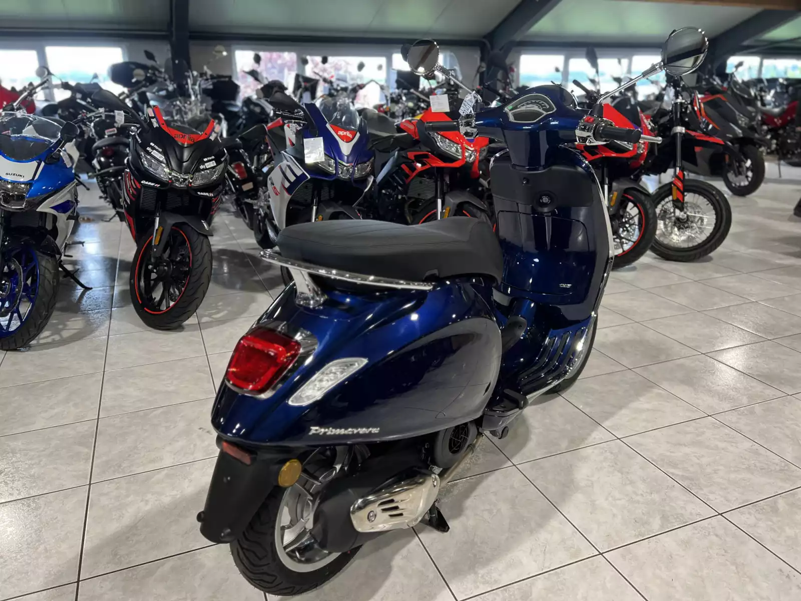 Vespa Primavera 125 - Photo 1