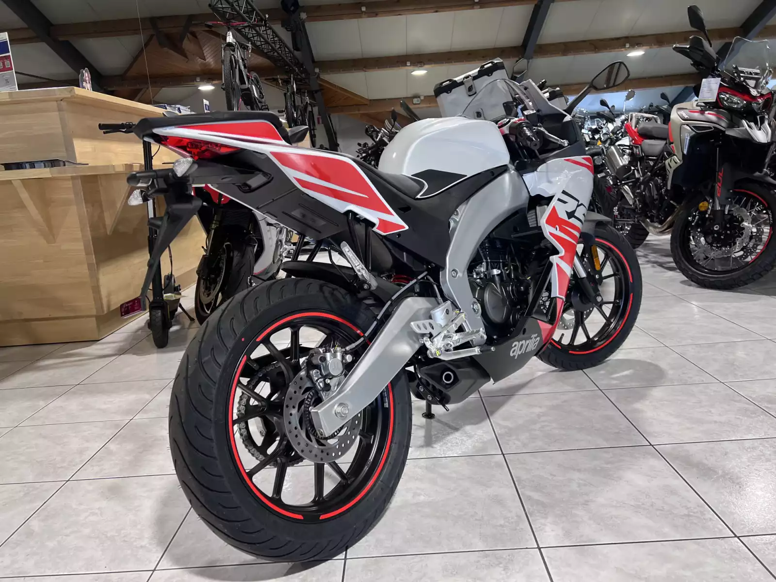 Aprilia RS 125 - Photo 1