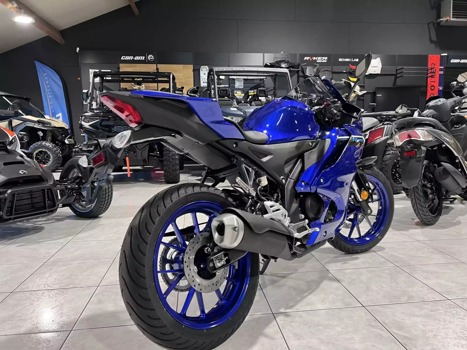 Yamaha YZF-R125 - Photo 1
