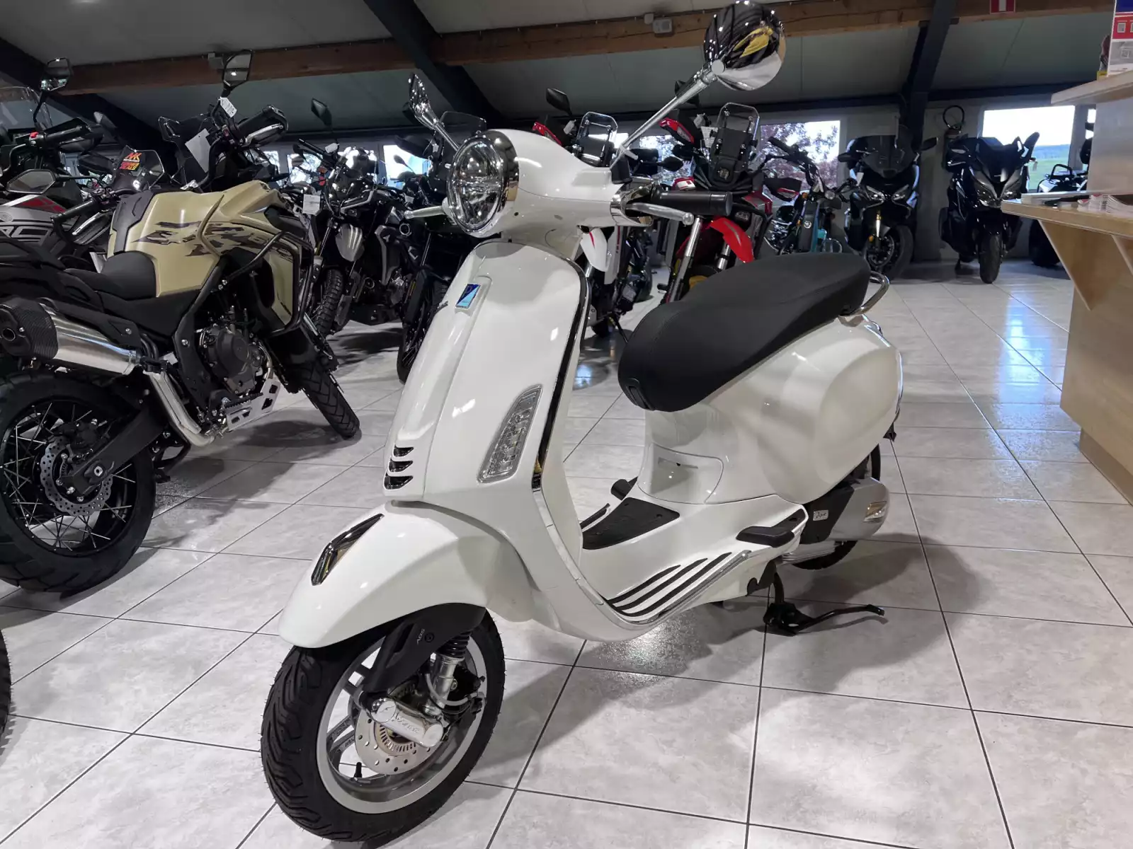 Vespa Primavera 125 BLANC - Photo 1