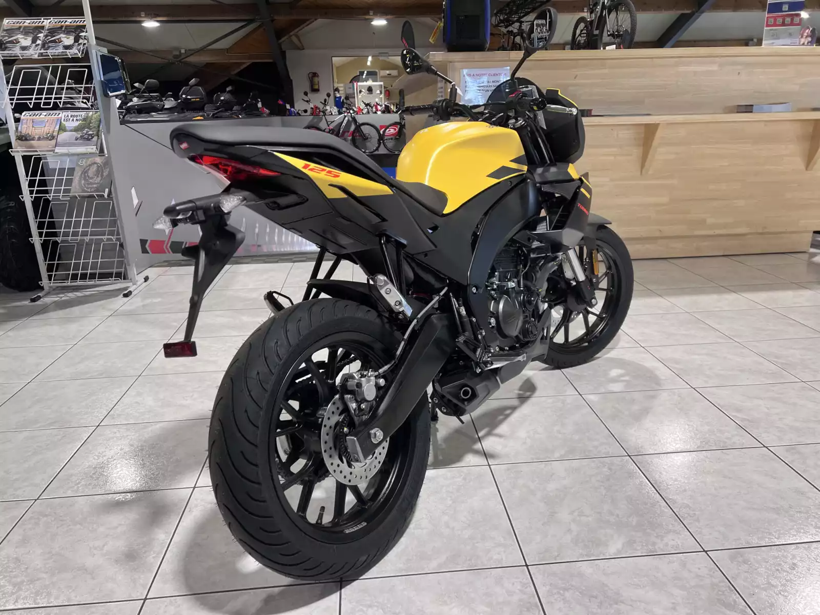Aprilia Tuono 125 - Photo 1