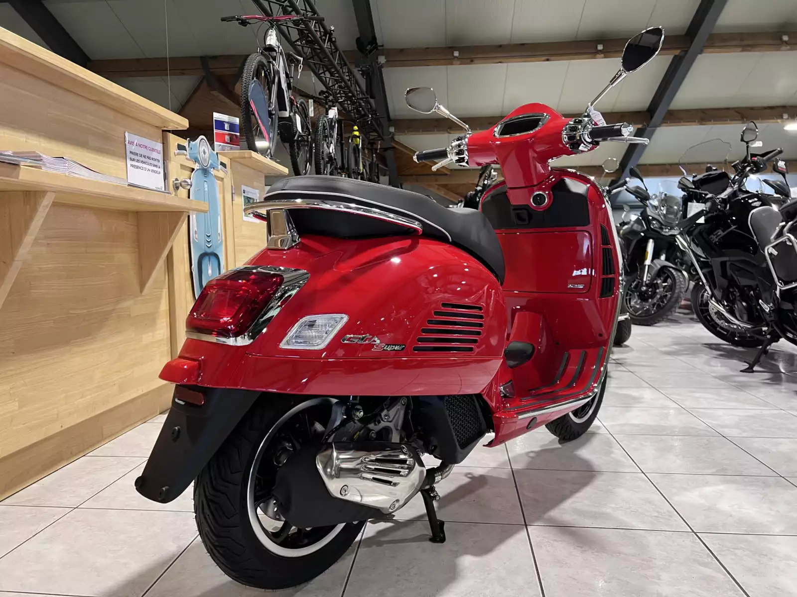 Vespa GTS Super Sport 125 - Photo 1