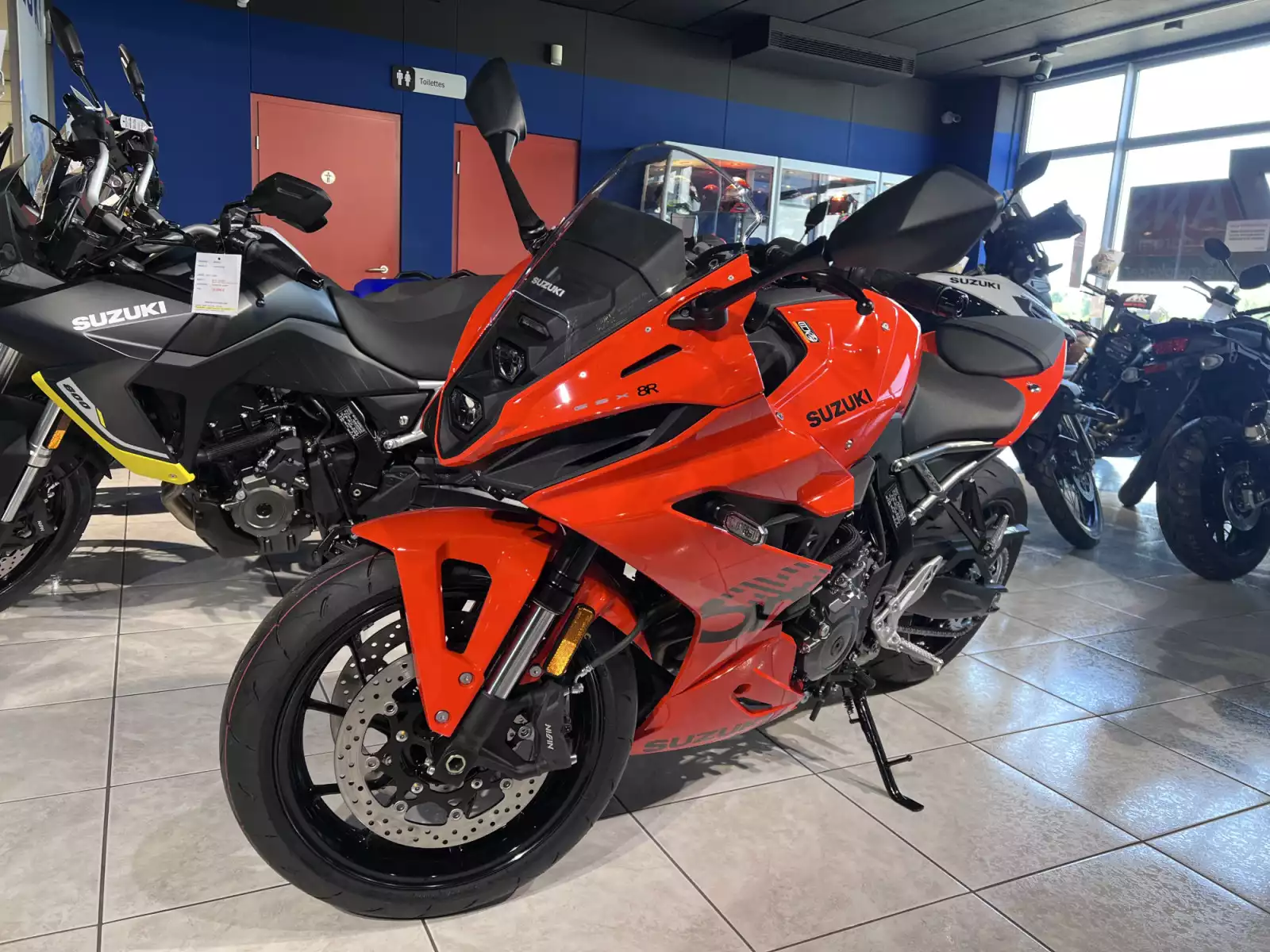 Suzuki GSX 8R - Photo 1