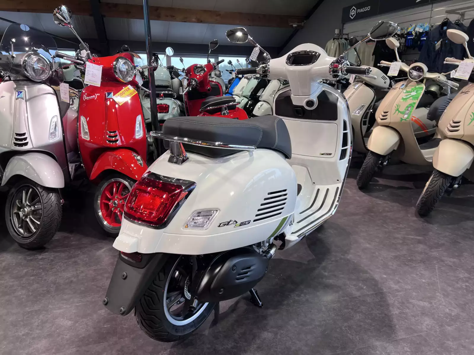 Vespa GTS Super Tech 300 310 - Photo 1