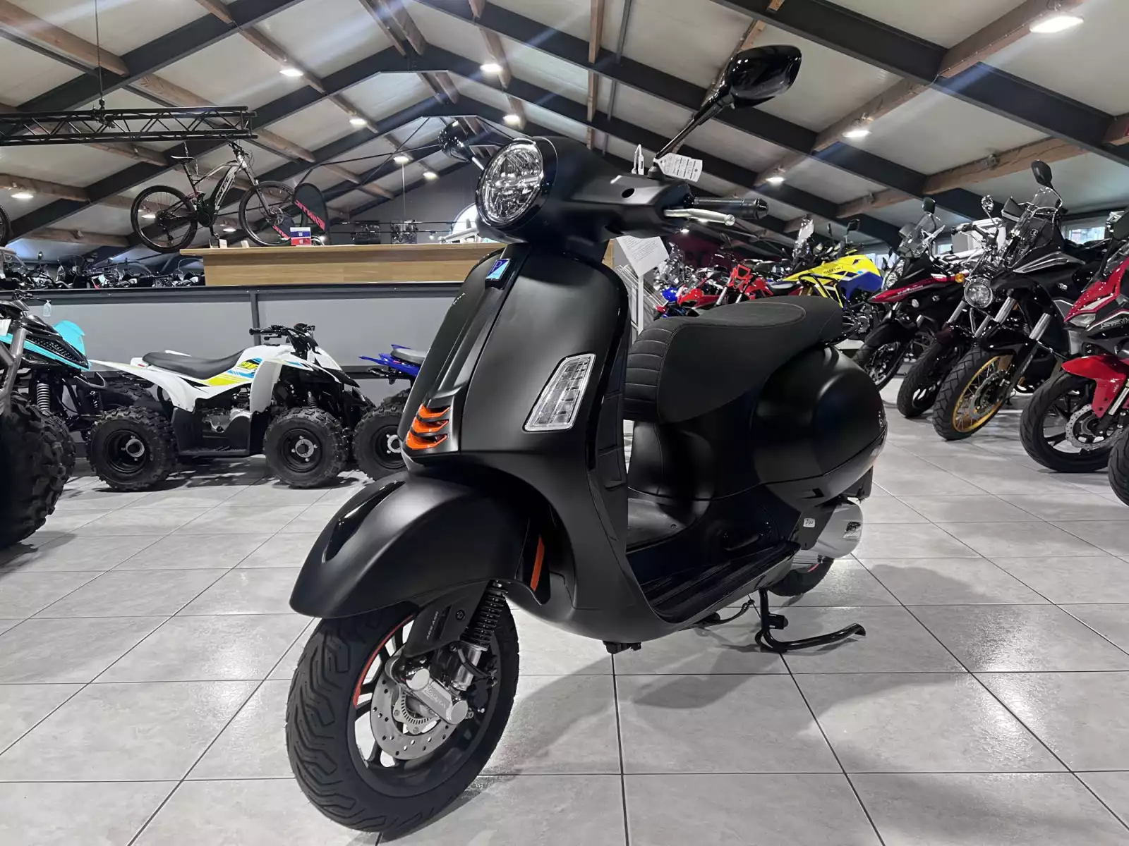 Vespa GTS Super Sport 125 - Photo 1