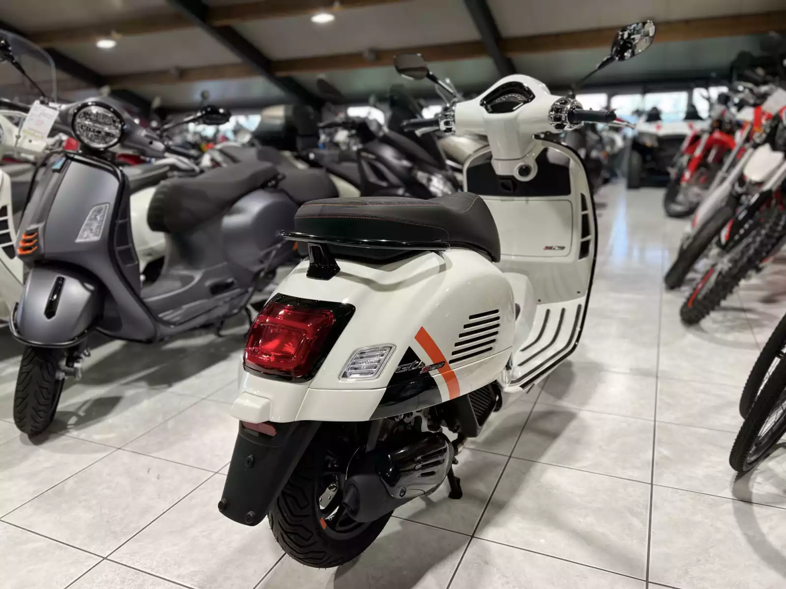 Vespa GTS Super Sport 125 Blanc - Photo 1