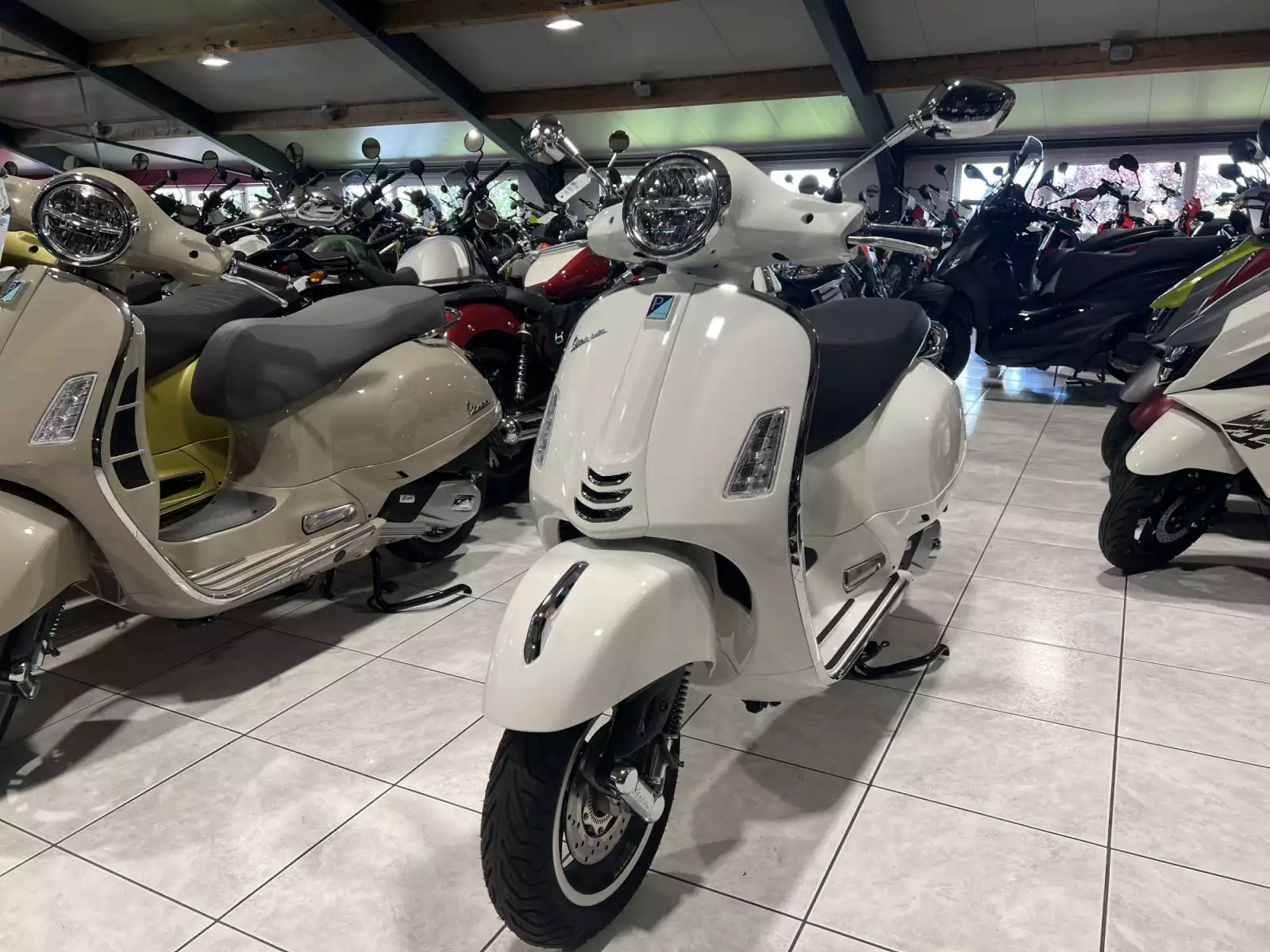 Vespa GTS Super Sport 125 - Photo 1