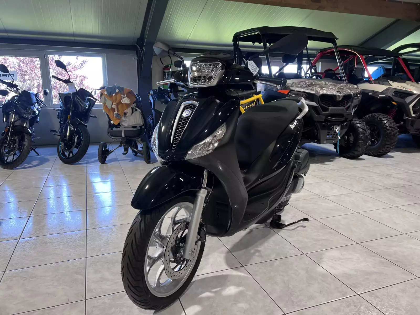 Piaggio Medley 125 - Photo 1