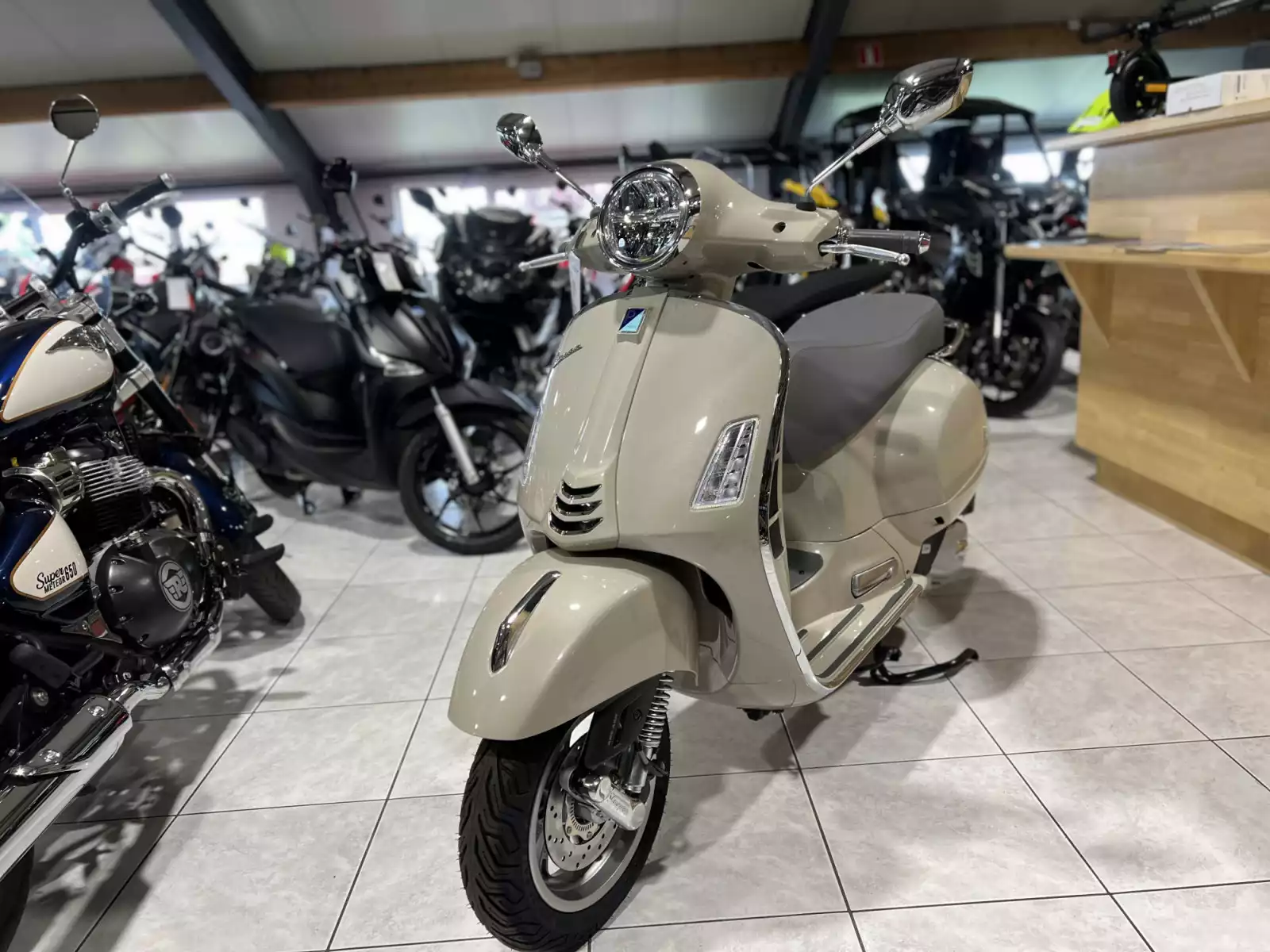 Vespa GTS 310 Classica - Photo 1