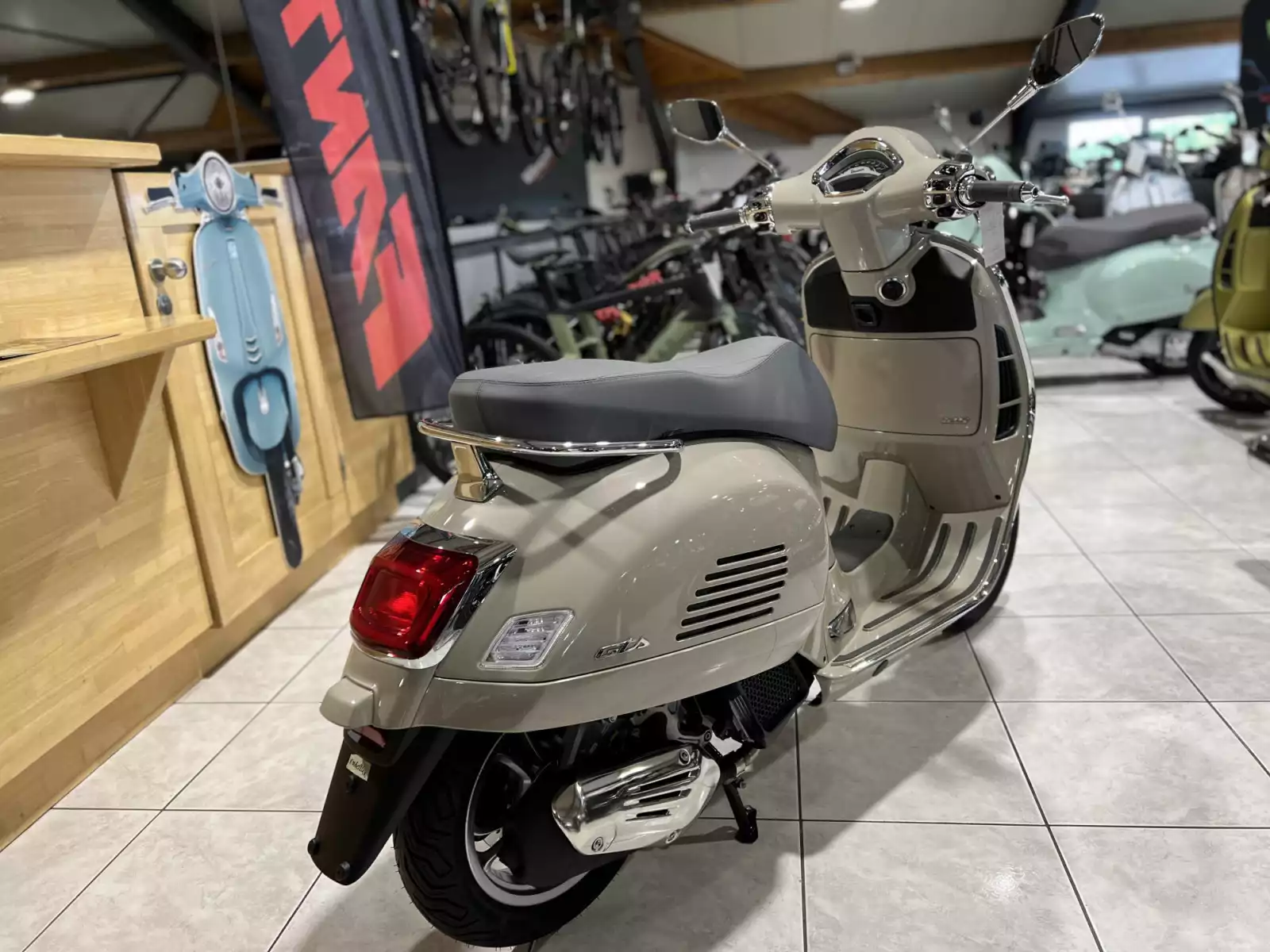 Vespa GTS 310 Classica - Photo 1