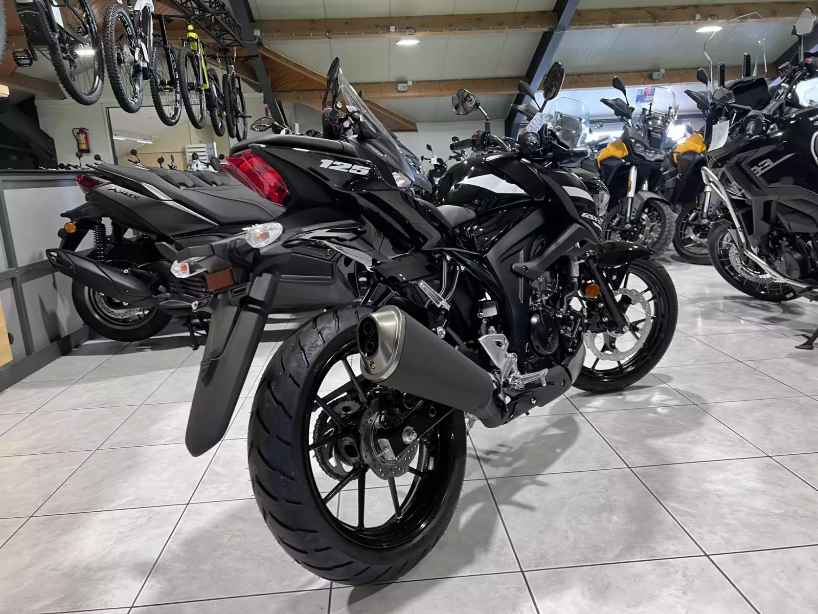 Suzuki GSX-S 125 - Photo 1