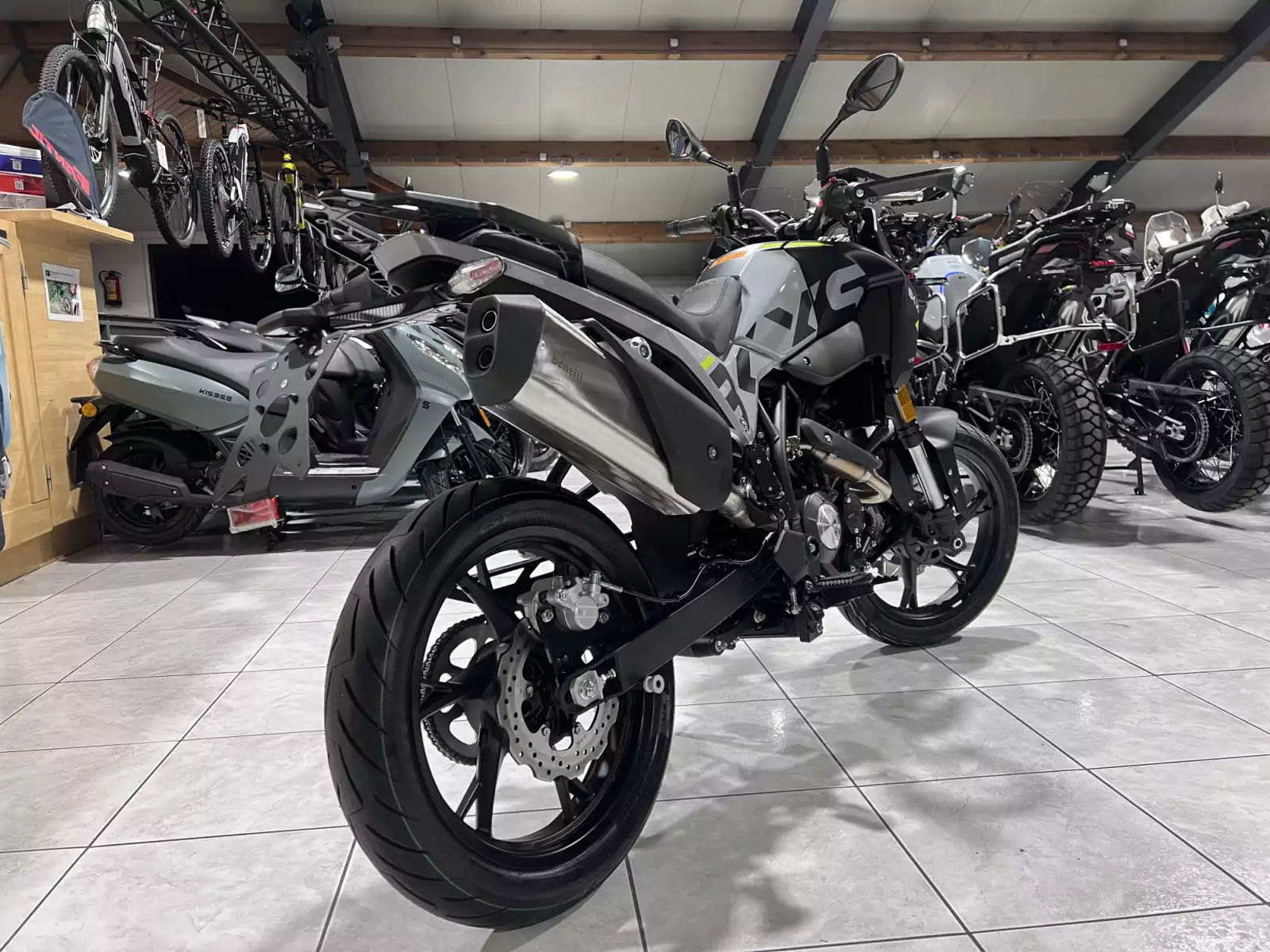 Benelli BKX 125 S - Photo 1