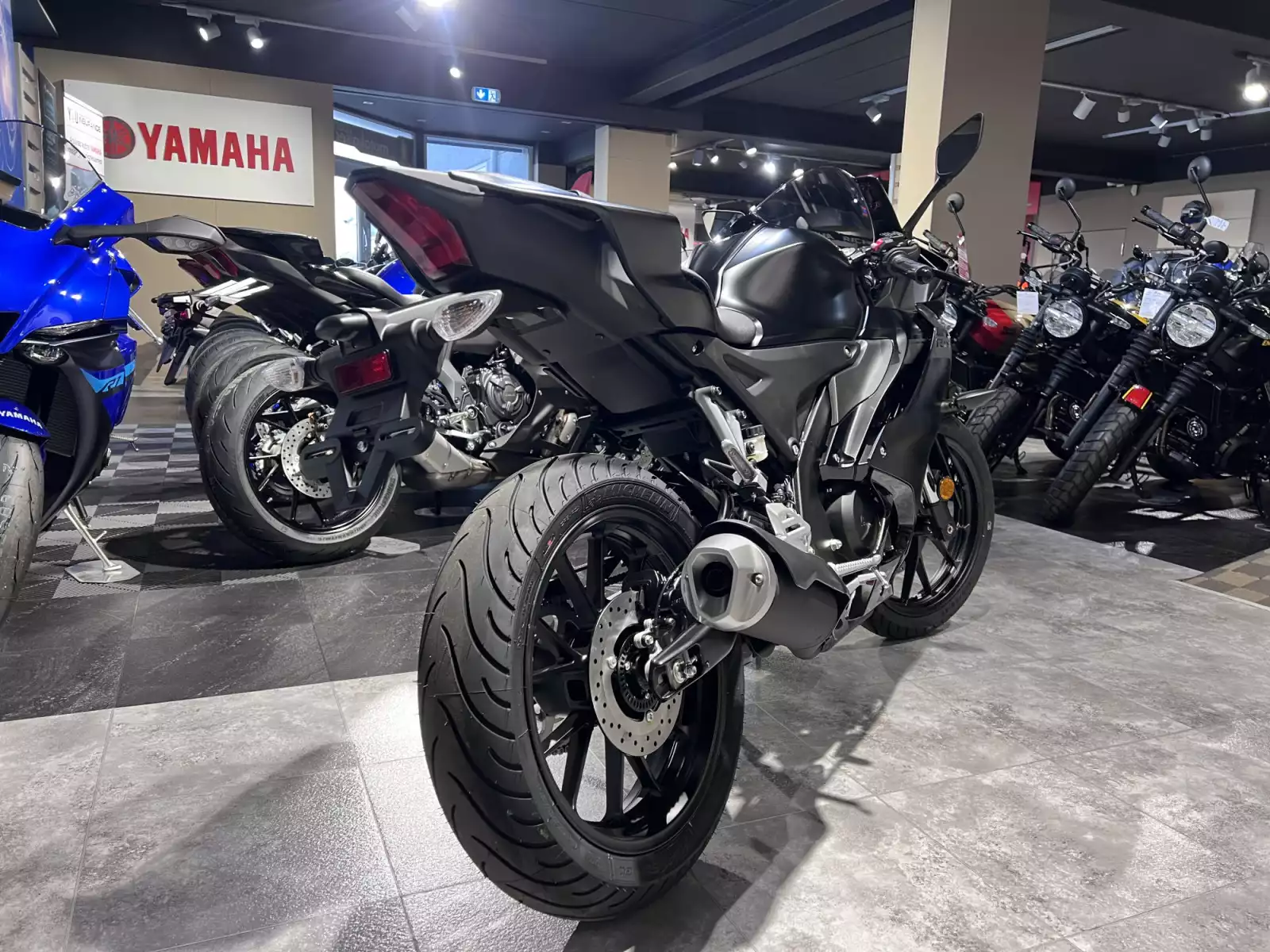 Yamaha YZF-R125 - Photo 1