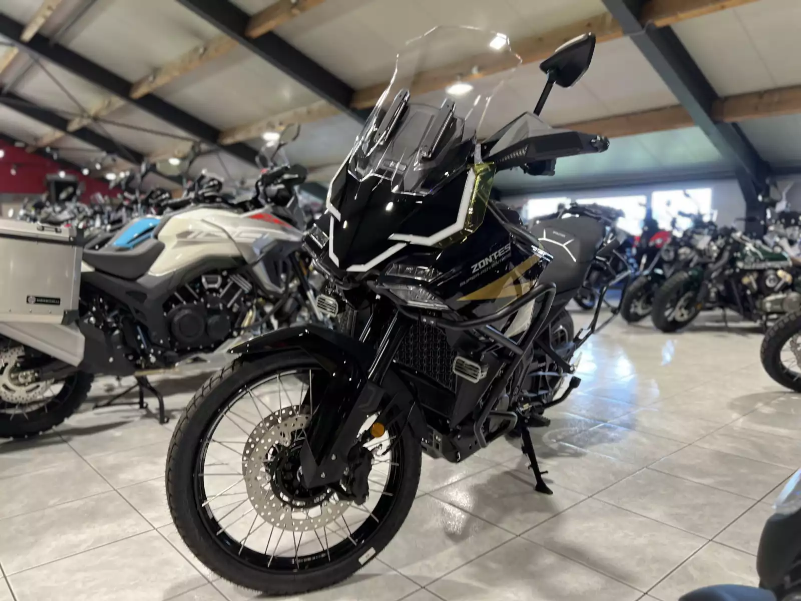 Zontes 703 F BLACK/GOLD 21 + Pack valises offert - Photo 1