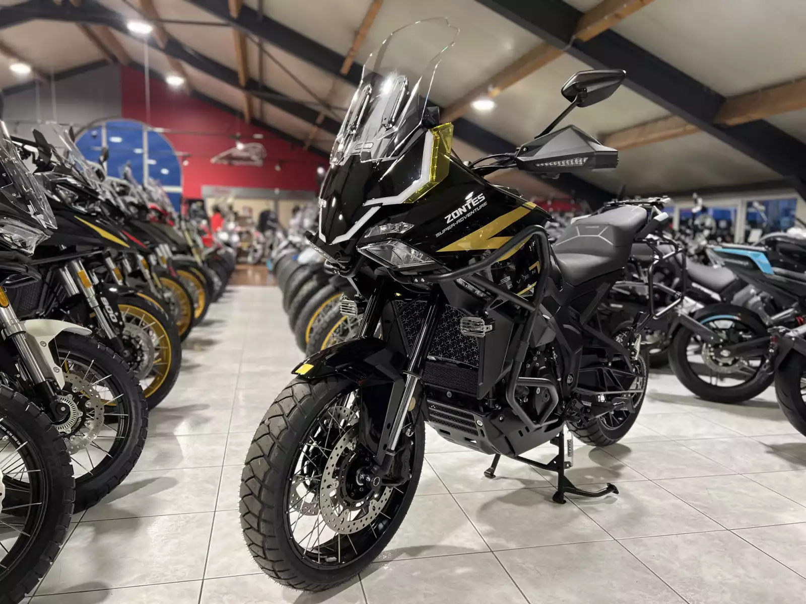 Zontes 703 F BLACK/GOLD 19 + Pack valises offert - Photo 1