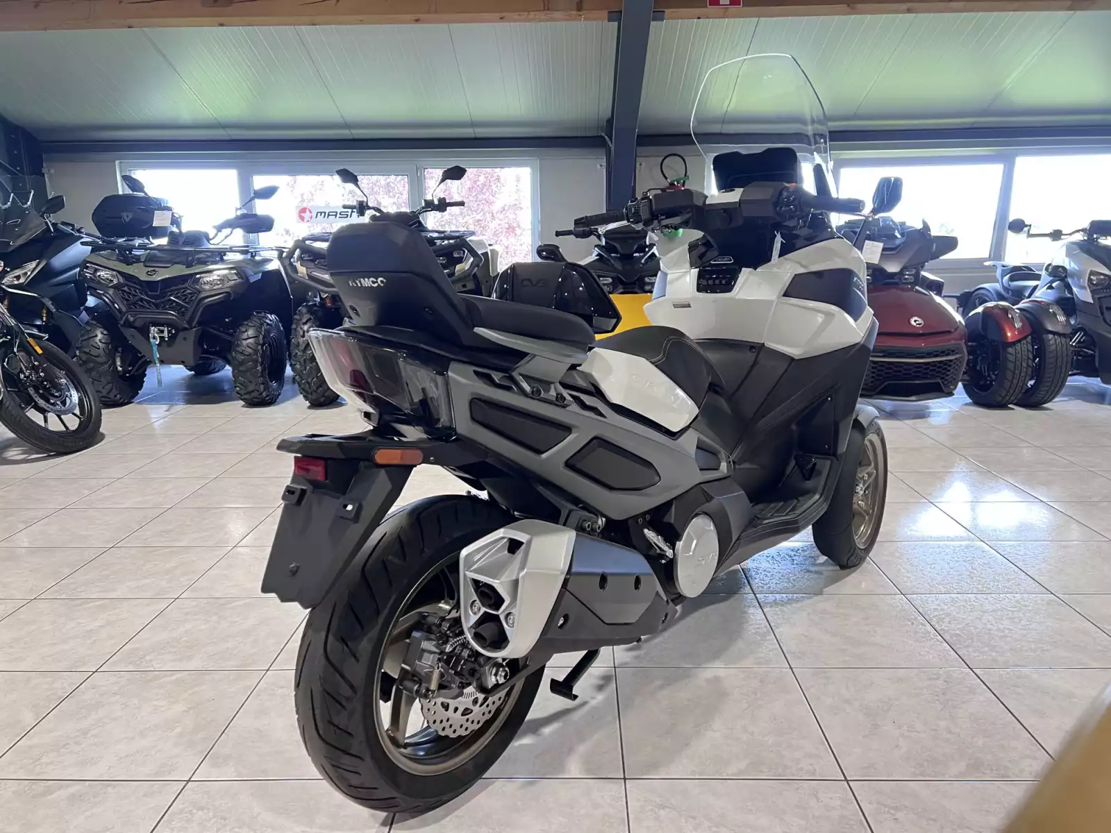 Kymco CV3 550i 575 - Photo 1