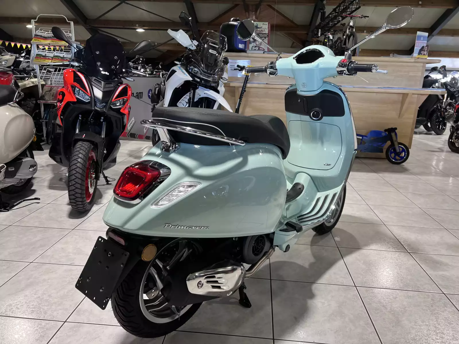Vespa Primavera 50 - Photo 1