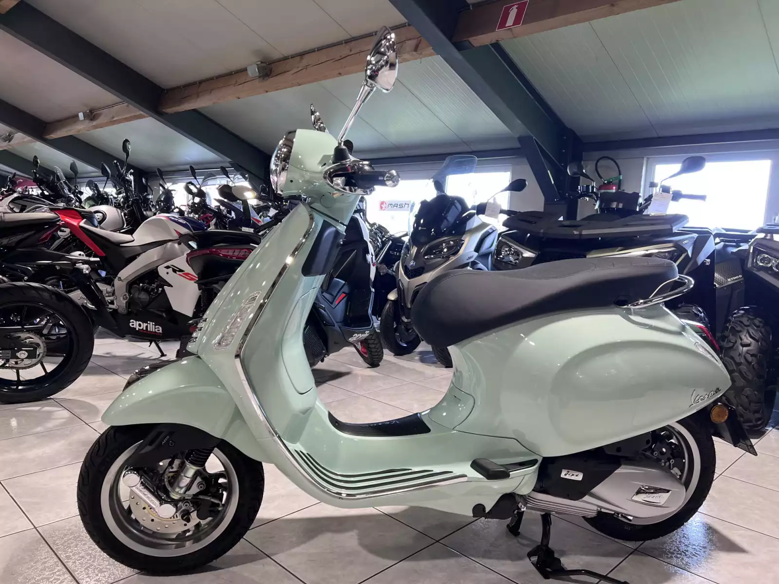 Vespa Primavera 50 - Photo 1