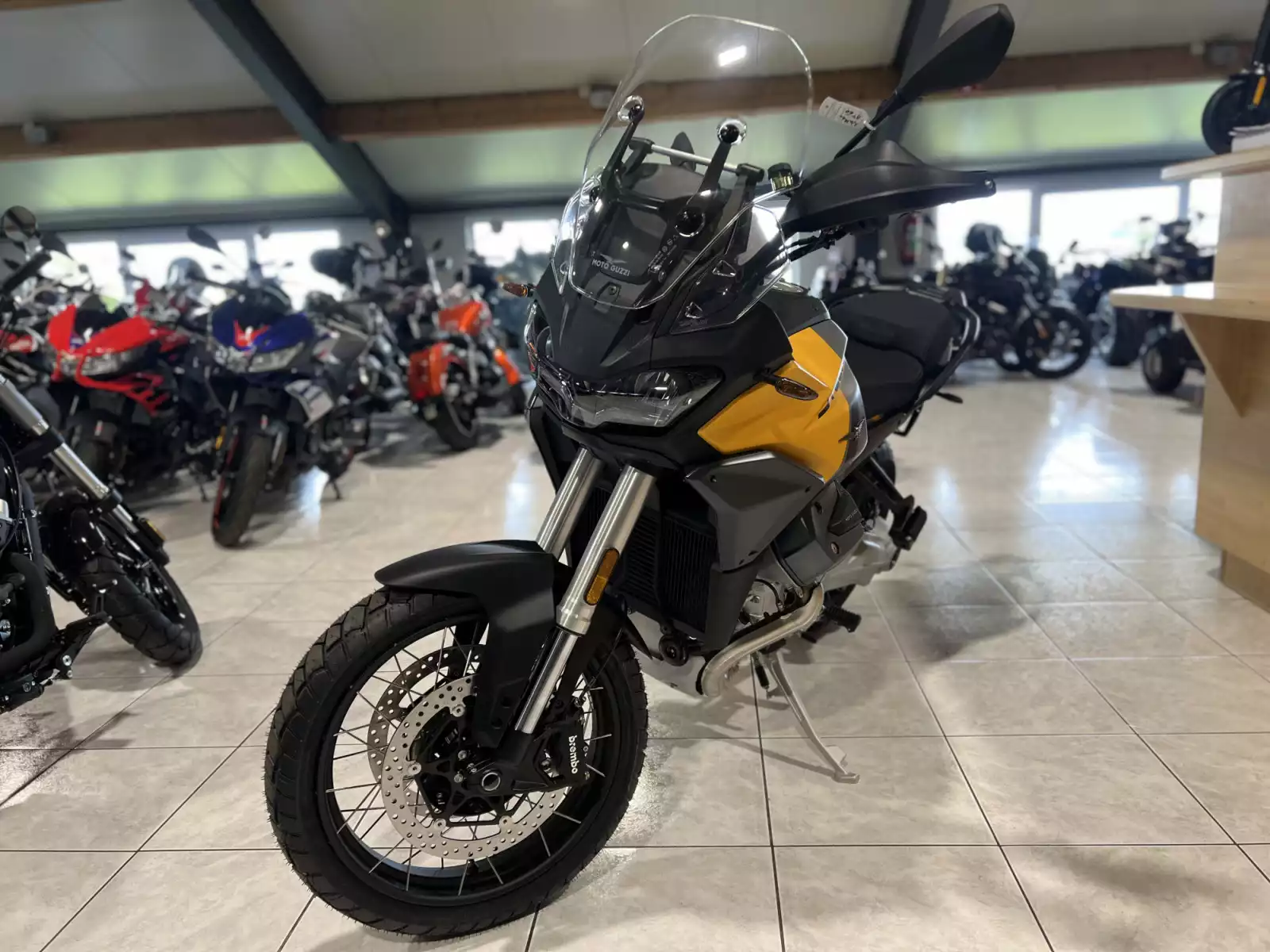 Moto Guzzi Stelvio 1000 - Photo 1
