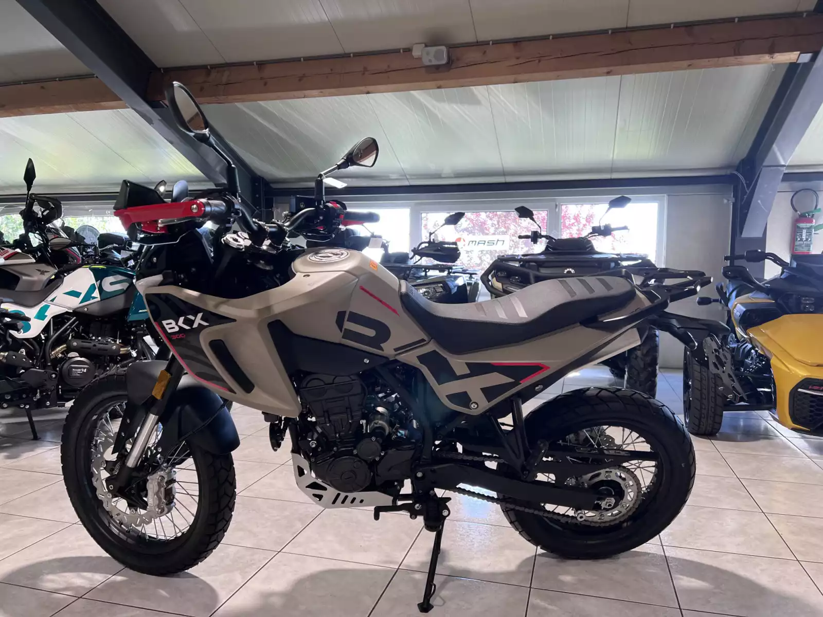 Benelli BKX 300 - Photo 1