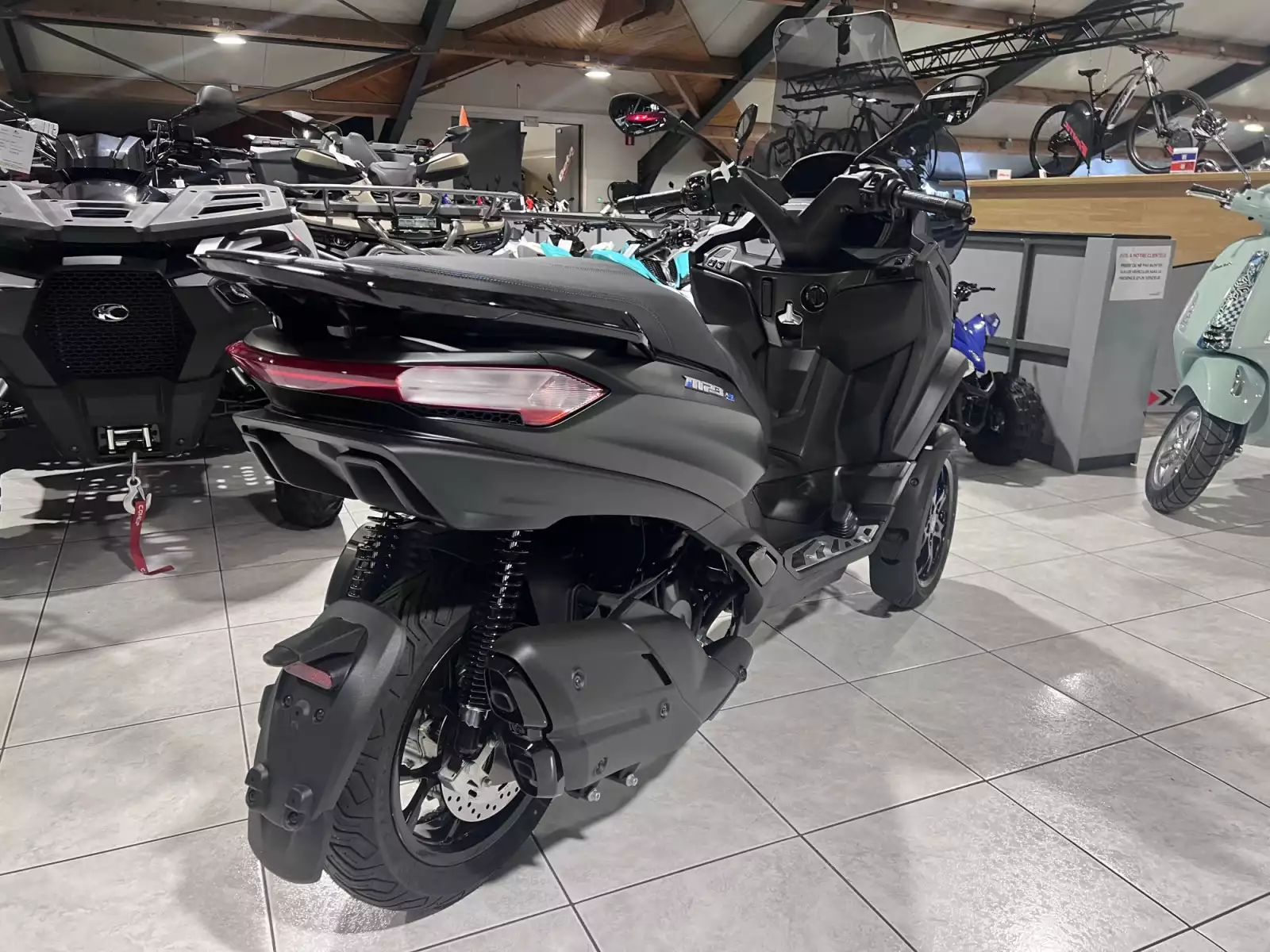 Piaggio MP3 400 SPORT - Photo 1