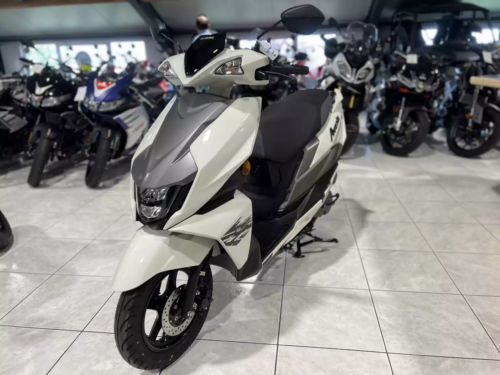 Suzuki Avenis 125 125 - Photo 1