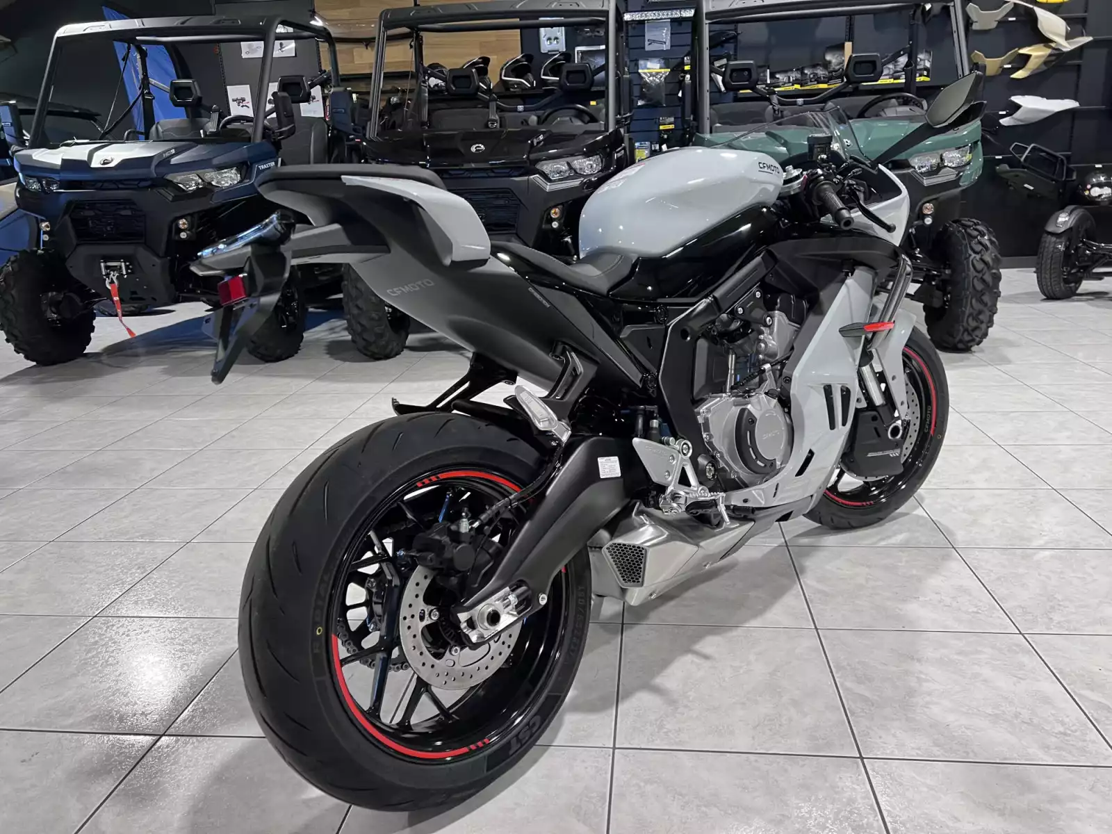 CF Moto 675 SR-R - Photo 1