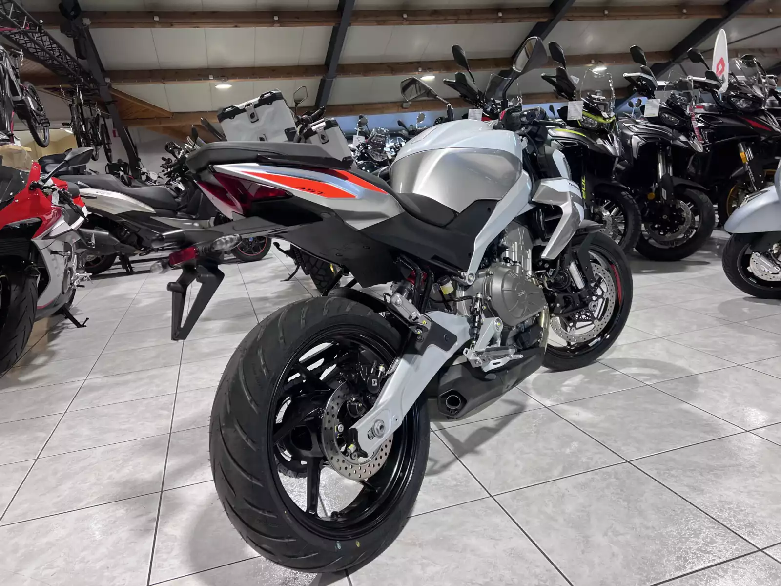 Aprilia TUONO 457 - Photo 1