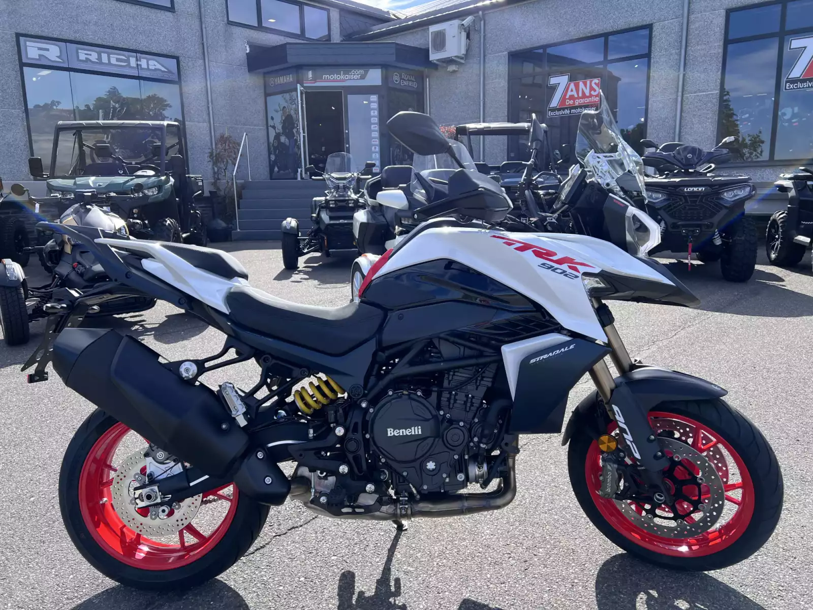 Benelli TRK 902 STRADALE - Photo 1