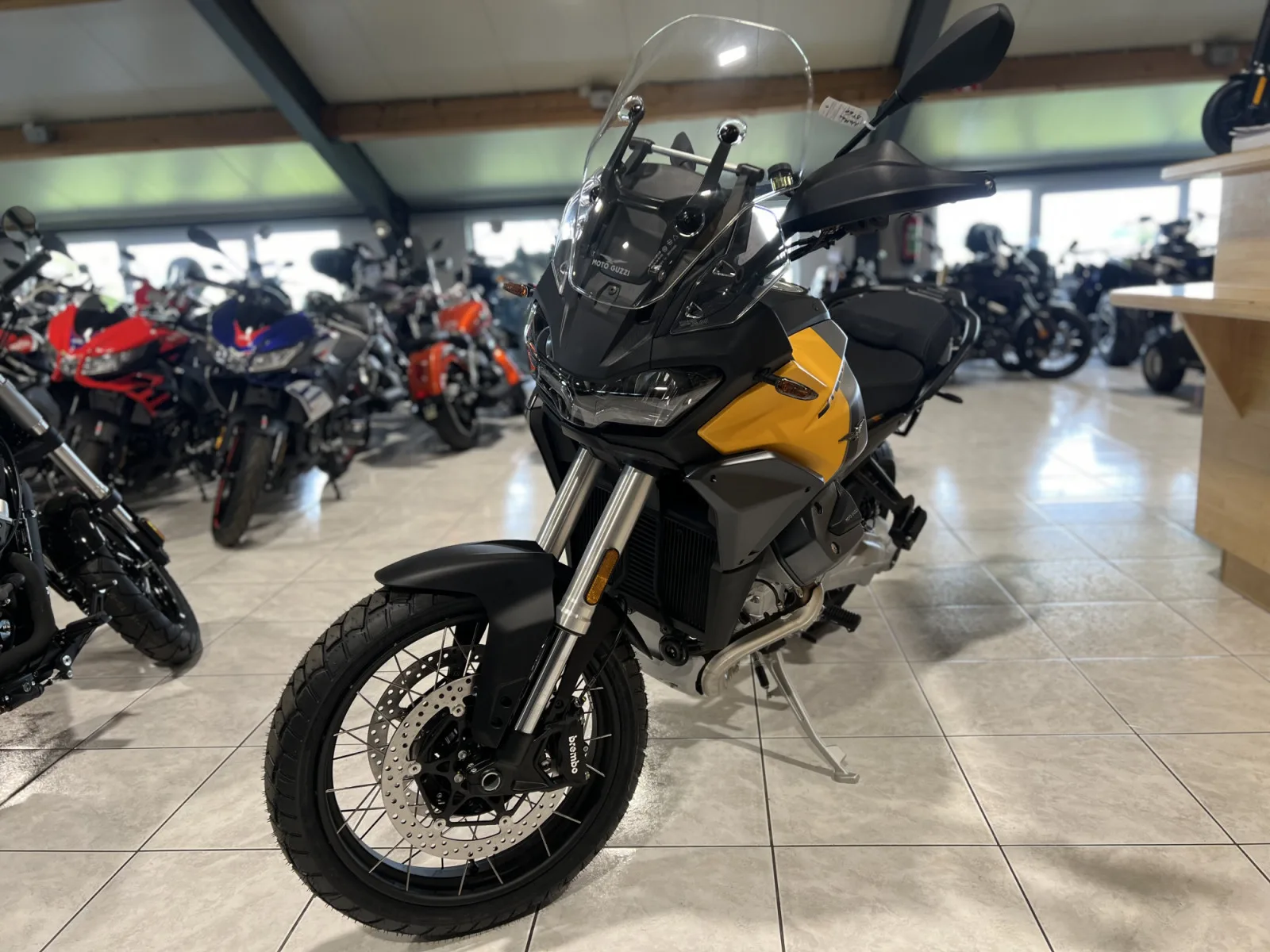 Moto Guzzi Stelvio 1000 - Photo 1