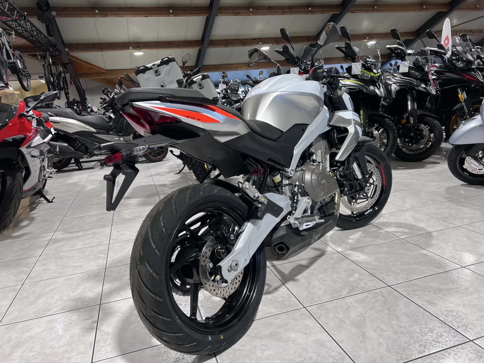Aprilia TUONO 457 - Photo 1