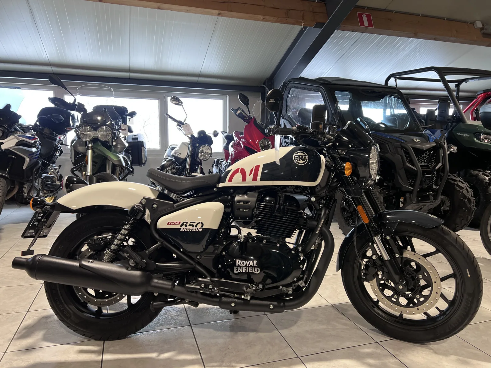 Royal Enfield Shotgun 650 stencil white - Photo 1