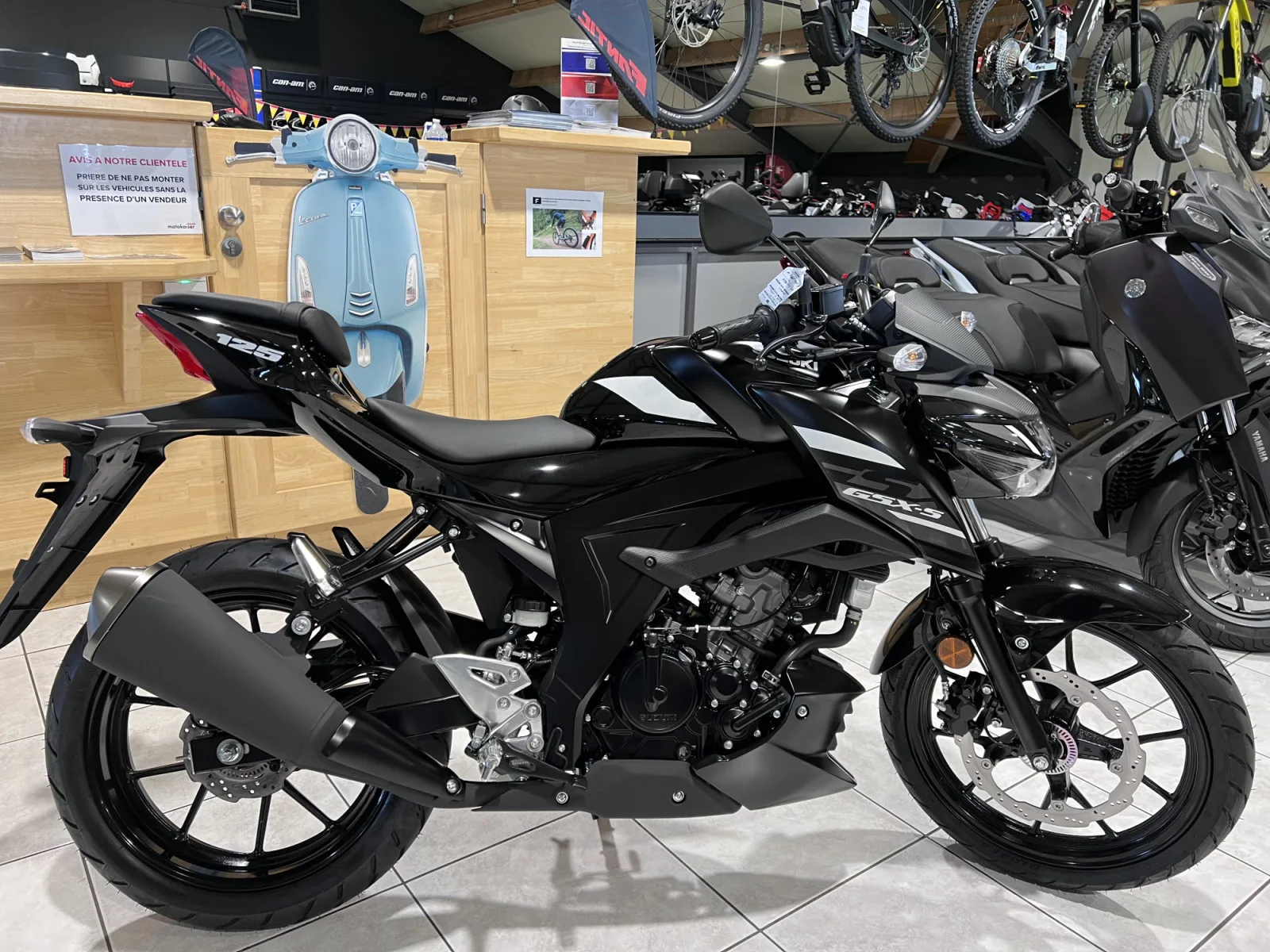 Suzuki GSX-S 125 - Photo 1