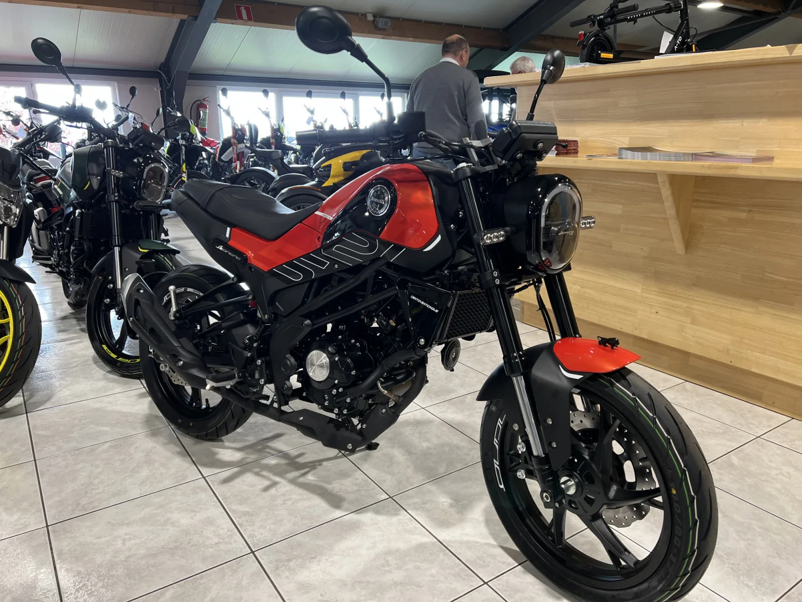 Benelli Leoncino 125 - Photo 1