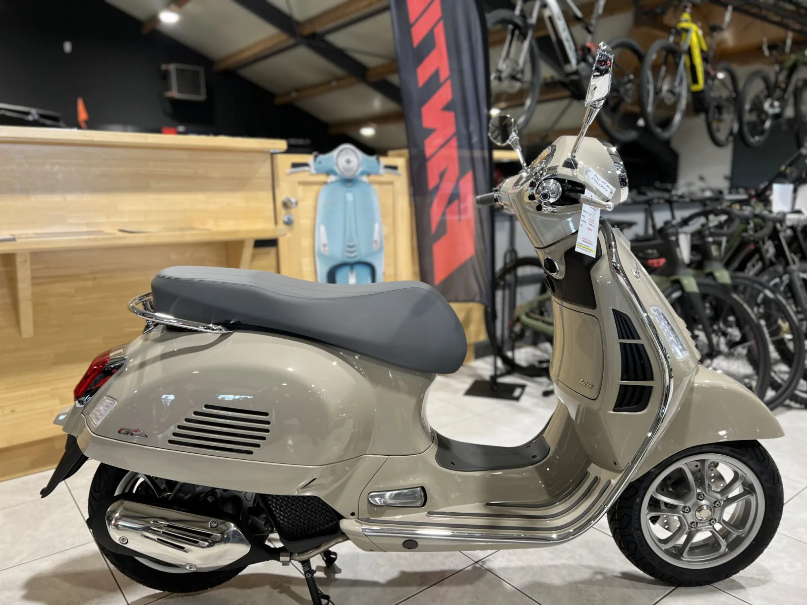 Vespa GTS 310 Classica - Photo 1