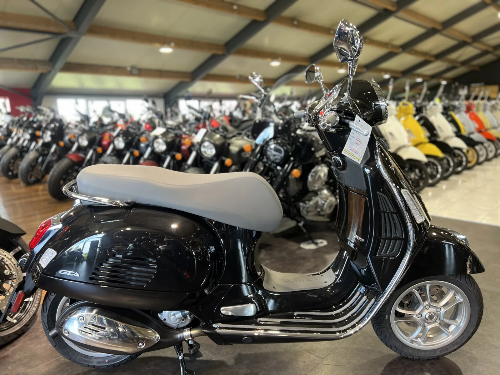 Vespa GTS 310 Classica - Photo 1