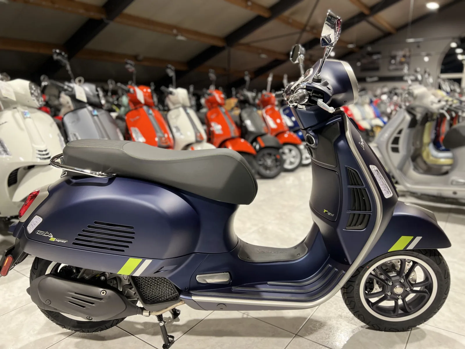 Vespa GTS Super Tech 300 125 Bleu Matt - Photo 1
