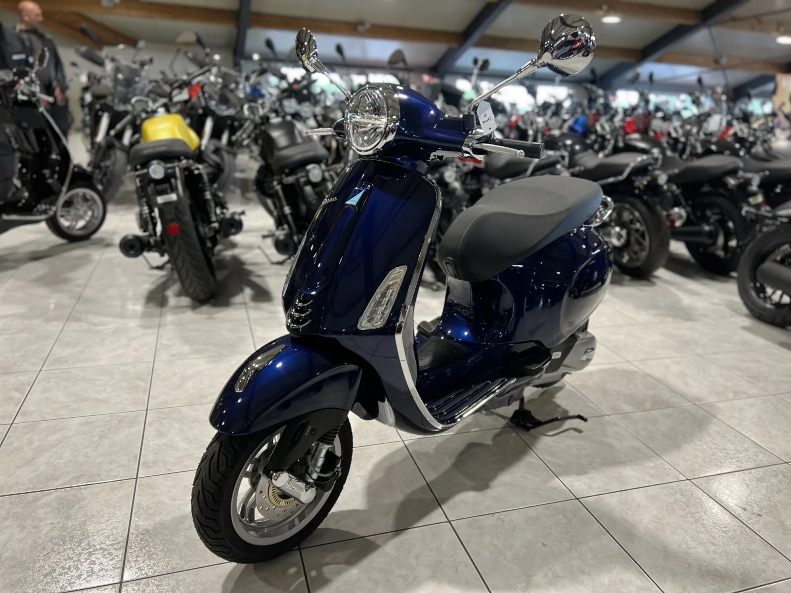 Vespa Primavera 125 - Photo 1