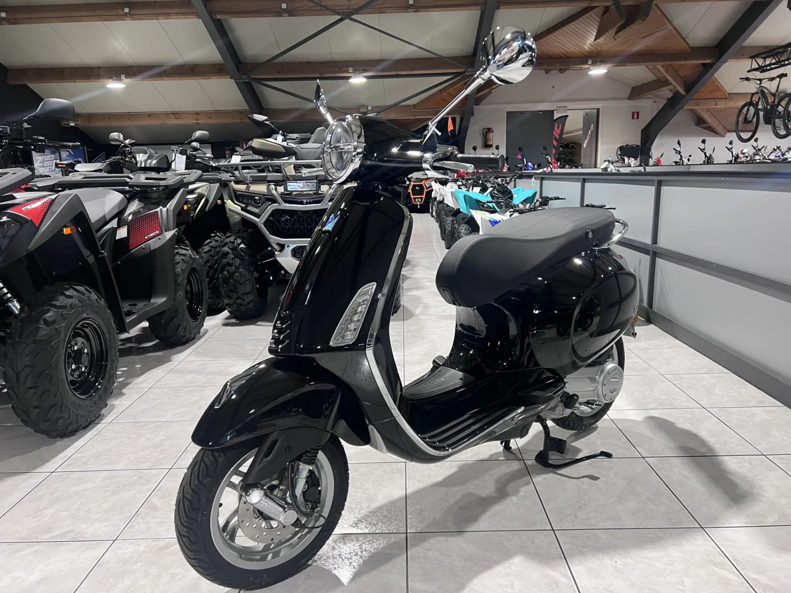 Vespa Primavera 50 - Photo 1