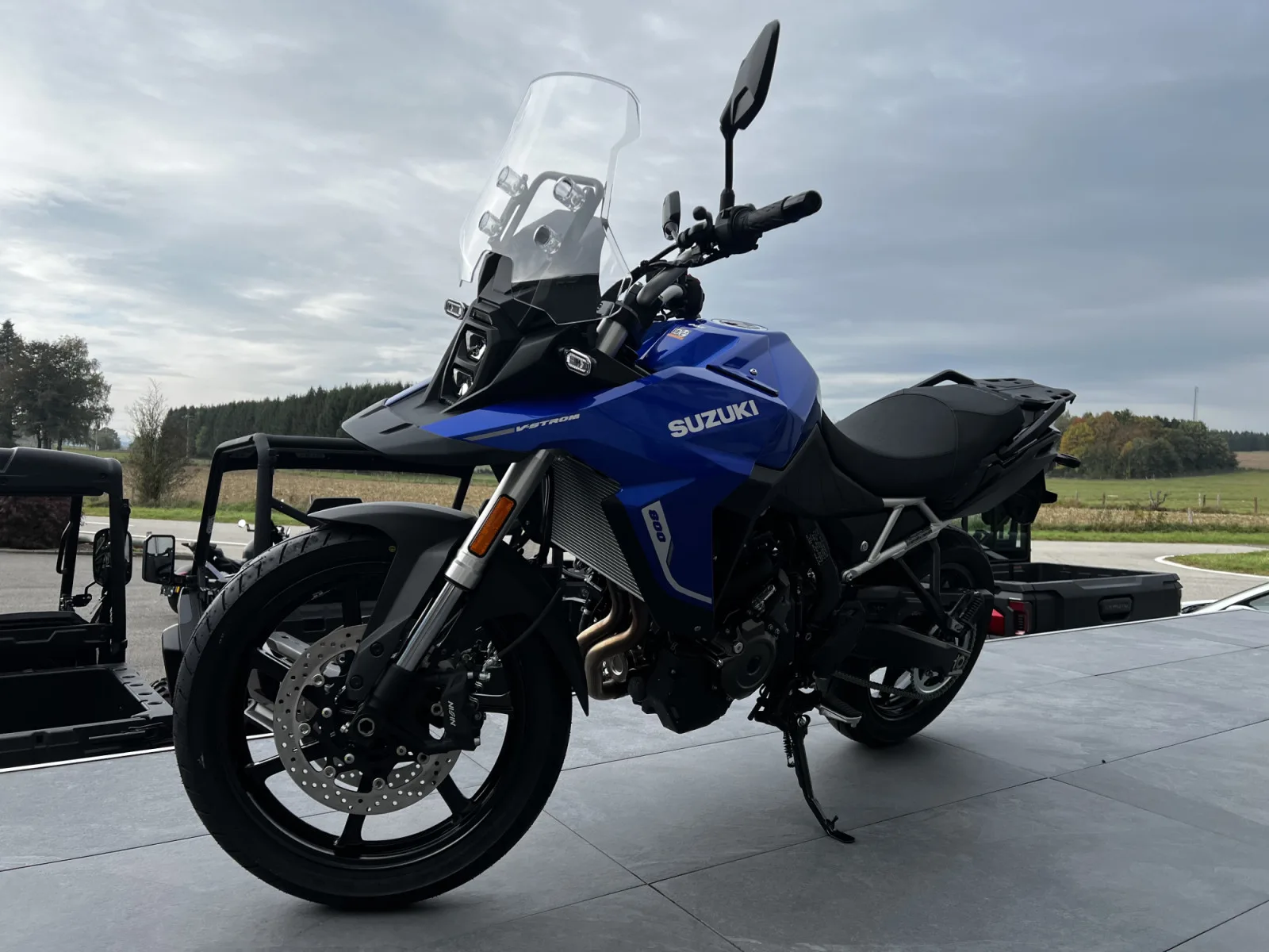 Suzuki V-Strom 800 - Photo 1